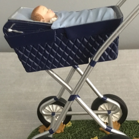 Royal Princess Kate of England Strolling Baby Prince George Collector Figurine - Picture 4 of 5